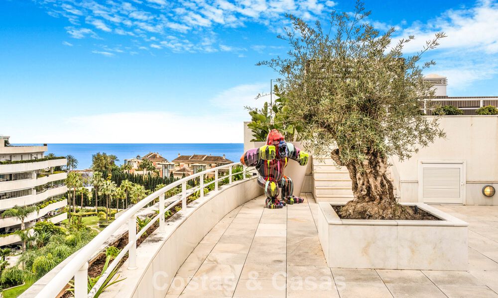 Exclusivo ático dúplex en venta, cerca de la playa en Puerto Banús, Marbella 776990