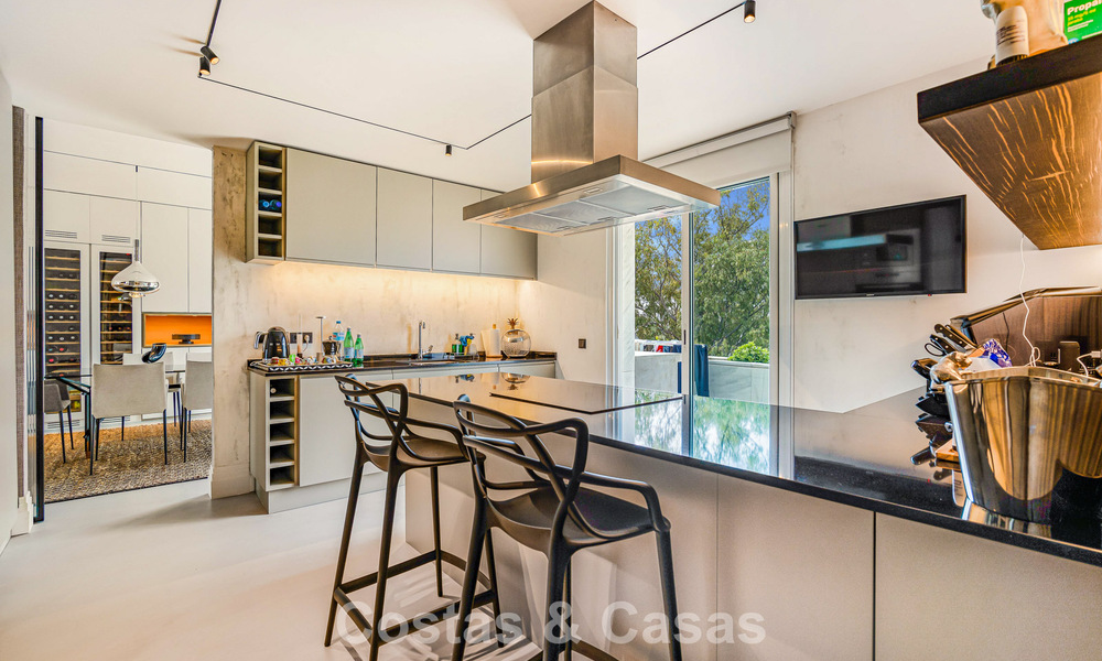 Exclusivo ático dúplex en venta, cerca de la playa en Puerto Banús, Marbella 777006