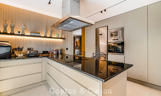 Exclusivo ático dúplex en venta, cerca de la playa en Puerto Banús, Marbella 777007 