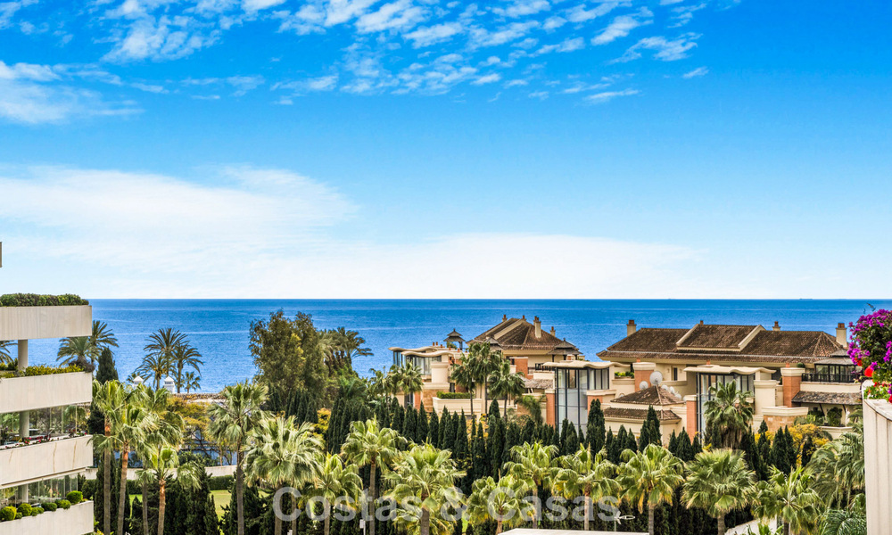 Exclusivo ático dúplex en venta, cerca de la playa en Puerto Banús, Marbella 777009