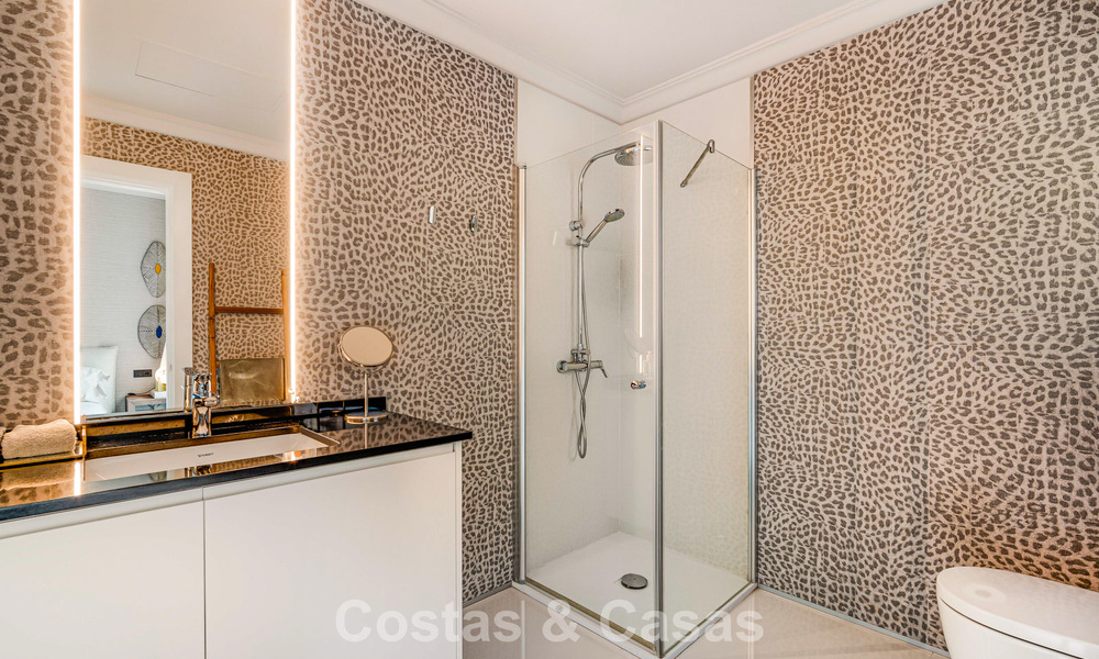 Exclusivo ático dúplex en venta, cerca de la playa en Puerto Banús, Marbella 777013