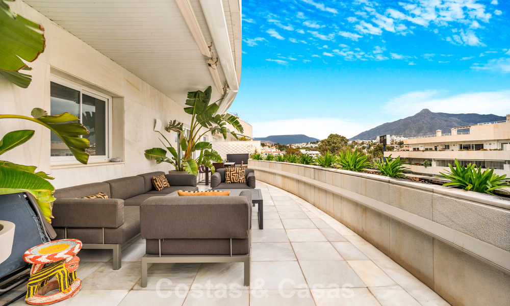 Exclusivo ático dúplex en venta, cerca de la playa en Puerto Banús, Marbella 777016