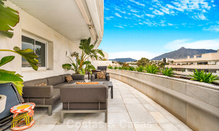 Exclusivo ático dúplex en venta, cerca de la playa en Puerto Banús, Marbella 777016 