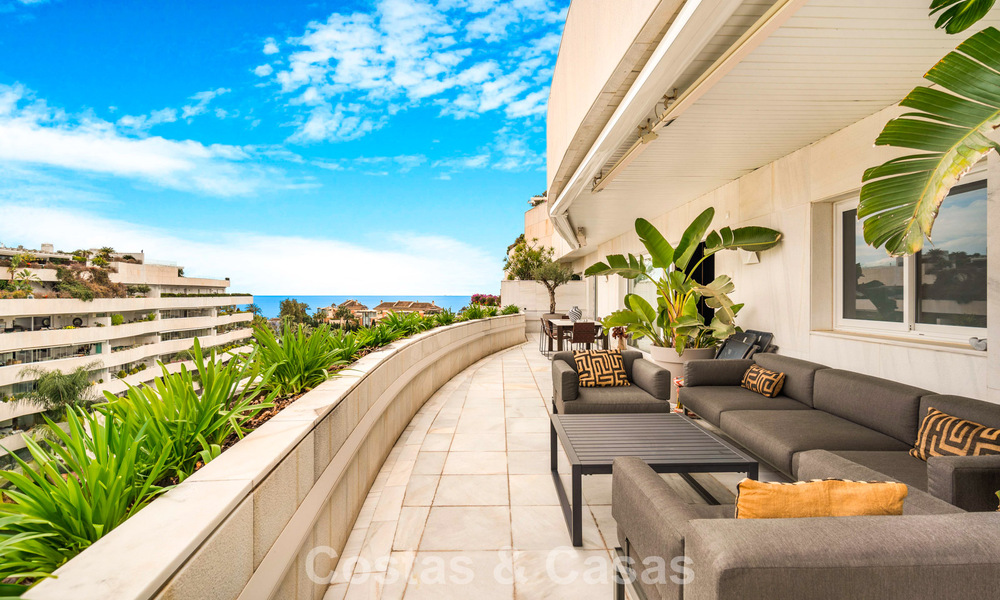 Exclusivo ático dúplex en venta, cerca de la playa en Puerto Banús, Marbella 777018