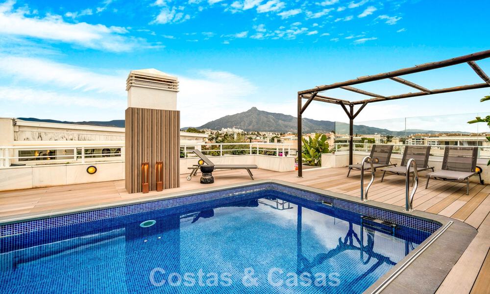 Exclusivo ático dúplex en venta, cerca de la playa en Puerto Banús, Marbella 777022