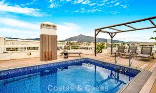Exclusivo ático dúplex en venta, cerca de la playa en Puerto Banús, Marbella 777022 