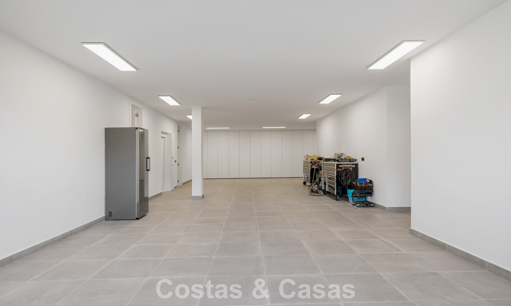 Villa lista para entrar a vivir con arquitectura moderna en venta en una zona residencial segura de Marbella - Benahavis 777128