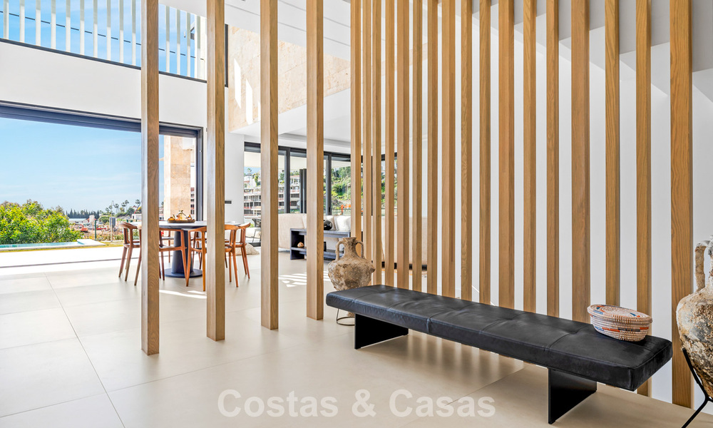 Villa lista para entrar a vivir con arquitectura moderna en venta en una zona residencial segura de Marbella - Benahavis 777130