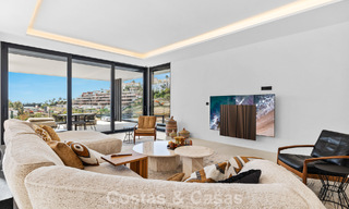 Villa lista para entrar a vivir con arquitectura moderna en venta en una zona residencial segura de Marbella - Benahavis 777132 