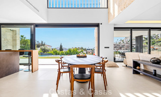 Villa lista para entrar a vivir con arquitectura moderna en venta en una zona residencial segura de Marbella - Benahavis 777134 
