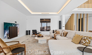 Villa lista para entrar a vivir con arquitectura moderna en venta en una zona residencial segura de Marbella - Benahavis 777136 