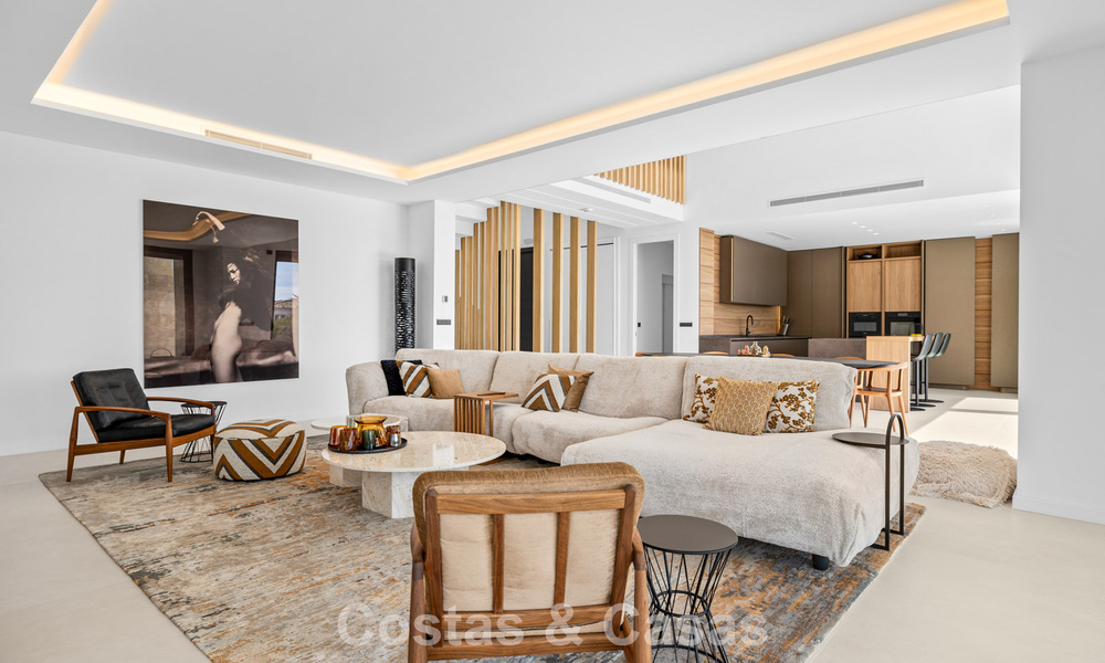 Villa lista para entrar a vivir con arquitectura moderna en venta en una zona residencial segura de Marbella - Benahavis 777137