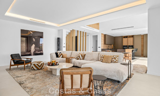 Villa lista para entrar a vivir con arquitectura moderna en venta en una zona residencial segura de Marbella - Benahavis 777137 