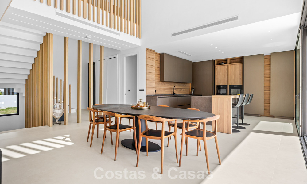 Villa lista para entrar a vivir con arquitectura moderna en venta en una zona residencial segura de Marbella - Benahavis 777138
