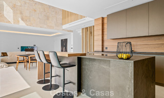Villa lista para entrar a vivir con arquitectura moderna en venta en una zona residencial segura de Marbella - Benahavis 777139 