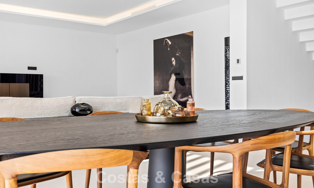 Villa lista para entrar a vivir con arquitectura moderna en venta en una zona residencial segura de Marbella - Benahavis 777142