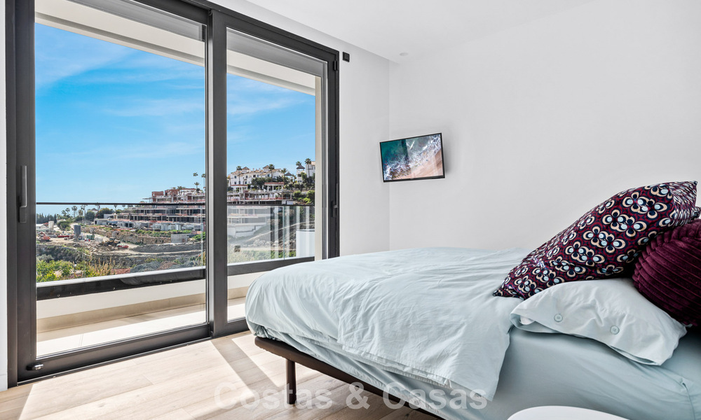 Villa lista para entrar a vivir con arquitectura moderna en venta en una zona residencial segura de Marbella - Benahavis 777145