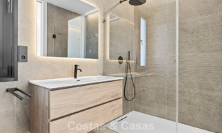Villa lista para entrar a vivir con arquitectura moderna en venta en una zona residencial segura de Marbella - Benahavis 777147 