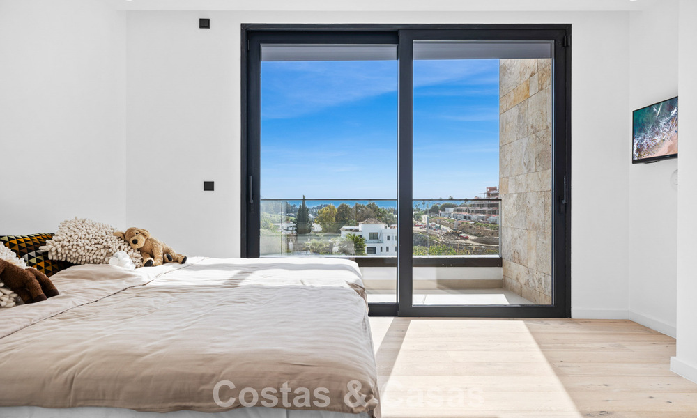 Villa lista para entrar a vivir con arquitectura moderna en venta en una zona residencial segura de Marbella - Benahavis 777148
