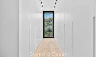 Villa lista para entrar a vivir con arquitectura moderna en venta en una zona residencial segura de Marbella - Benahavis 777149 
