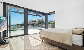 Villa lista para entrar a vivir con arquitectura moderna en venta en una zona residencial segura de Marbella - Benahavis 777156 