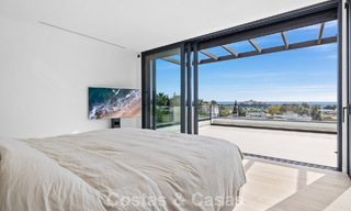 Villa lista para entrar a vivir con arquitectura moderna en venta en una zona residencial segura de Marbella - Benahavis 777157 