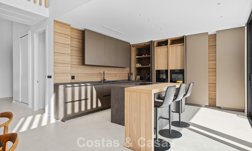 Villa lista para entrar a vivir con arquitectura moderna en venta en una zona residencial segura de Marbella - Benahavis 777162