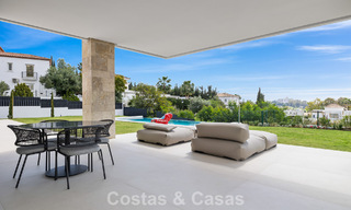 Villa lista para entrar a vivir con arquitectura moderna en venta en una zona residencial segura de Marbella - Benahavis 777163 