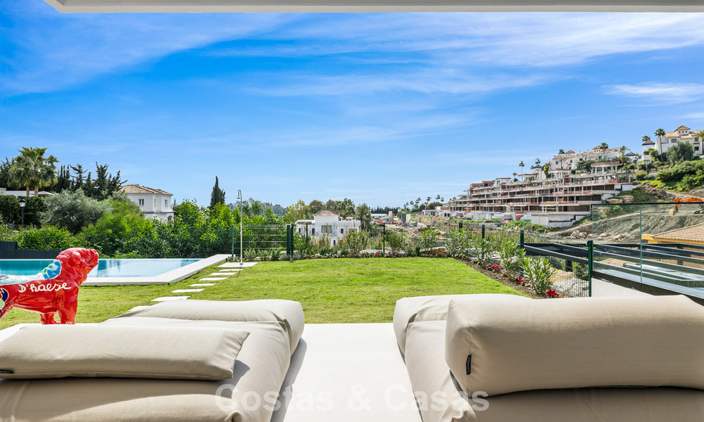 Villa lista para entrar a vivir con arquitectura moderna en venta en una zona residencial segura de Marbella - Benahavis 777164