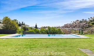 Villa lista para entrar a vivir con arquitectura moderna en venta en una zona residencial segura de Marbella - Benahavis 777165 
