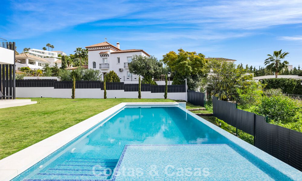 Villa lista para entrar a vivir con arquitectura moderna en venta en una zona residencial segura de Marbella - Benahavis 777169