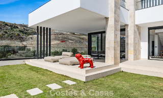 Villa lista para entrar a vivir con arquitectura moderna en venta en una zona residencial segura de Marbella - Benahavis 777170 