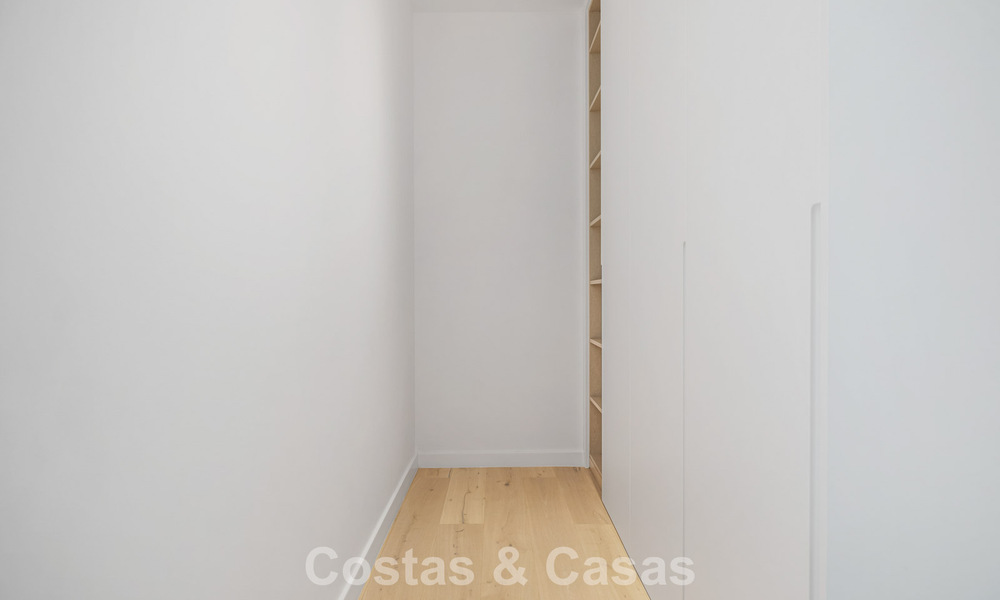 Villa lista para entrar a vivir con arquitectura moderna en venta en una zona residencial segura de Marbella - Benahavis 777171