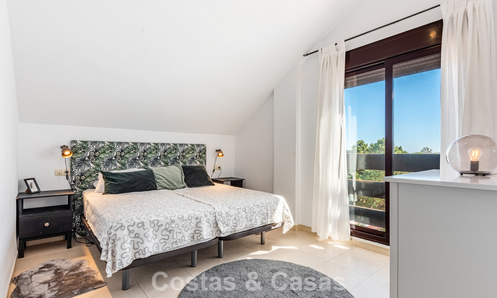 Ático dúplex en venta a poca distancia de todos los servicios y Puerto Banús en Nueva Andalucía, Marbella 777350