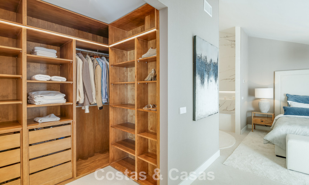Ático dúplex listo para entrar a vivir en venta en una urbanización con seguridad las 24 horas en la Milla de Oro de Marbella 777112