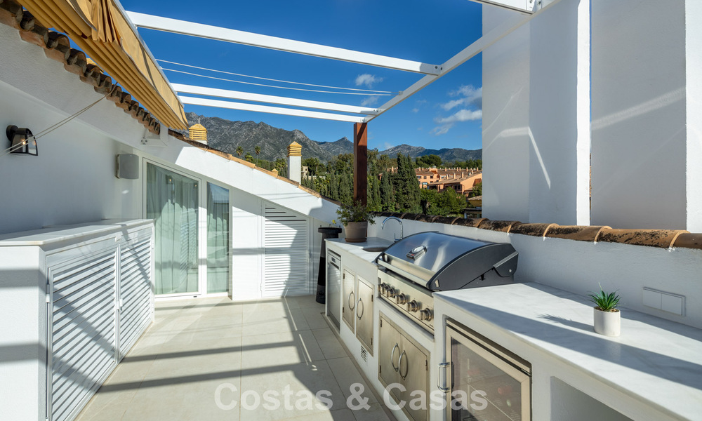 Ático dúplex listo para entrar a vivir en venta en una urbanización con seguridad las 24 horas en la Milla de Oro de Marbella 777116