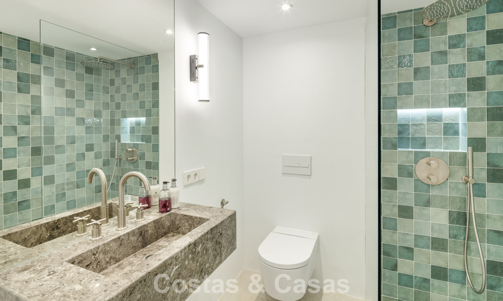 Ático dúplex listo para entrar a vivir en venta en una urbanización con seguridad las 24 horas en la Milla de Oro de Marbella 777124