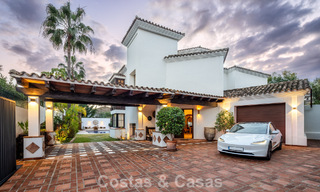 Villa de lujo lista para entrar a vivir en venta junto a un campo de golf privilegiado en La Quinta, Marbella - Benahavis 777064 