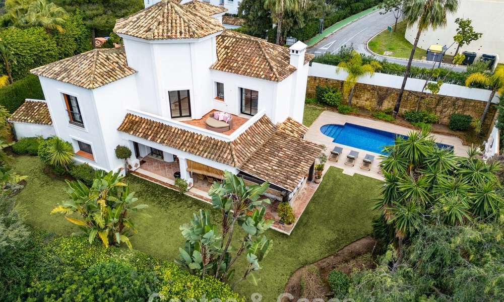 Villa de lujo lista para entrar a vivir en venta junto a un campo de golf privilegiado en La Quinta, Marbella - Benahavis 777068