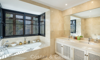 Villa de lujo lista para entrar a vivir en venta junto a un campo de golf privilegiado en La Quinta, Marbella - Benahavis 777073 