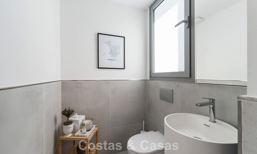 Lujosa villa adosada moderna en venta cerca de todos los servicios en Guadalmina y San Pedro, Marbella 777300