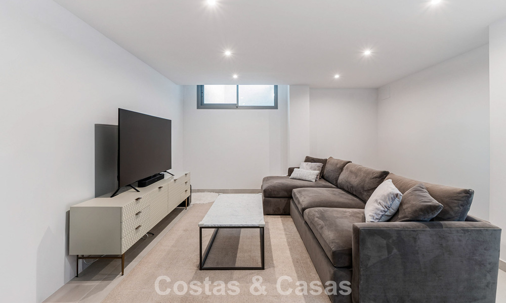 Lujosa villa adosada moderna en venta cerca de todos los servicios en Guadalmina y San Pedro, Marbella 777301