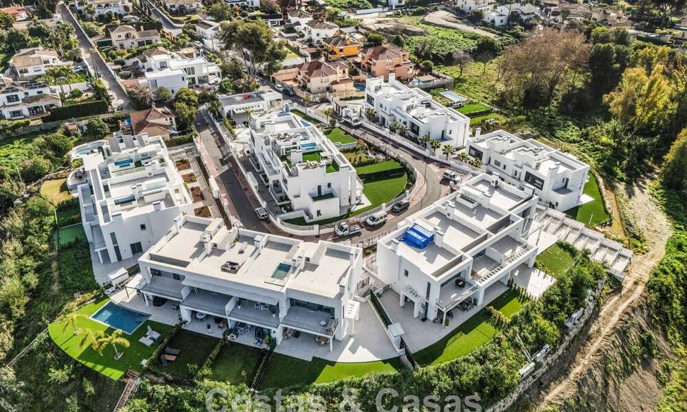 Lujosa villa adosada moderna en venta cerca de todos los servicios en Guadalmina y San Pedro, Marbella 777307
