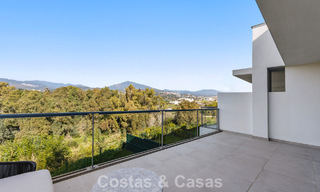 Lujosa villa adosada moderna en venta cerca de todos los servicios en Guadalmina y San Pedro, Marbella 777312 