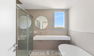 Lujosa villa adosada moderna en venta cerca de todos los servicios en Guadalmina y San Pedro, Marbella 777313 