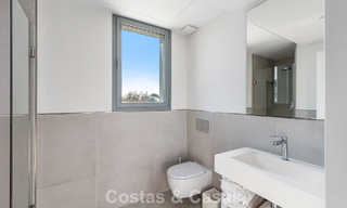 Lujosa villa adosada moderna en venta cerca de todos los servicios en Guadalmina y San Pedro, Marbella 777315 