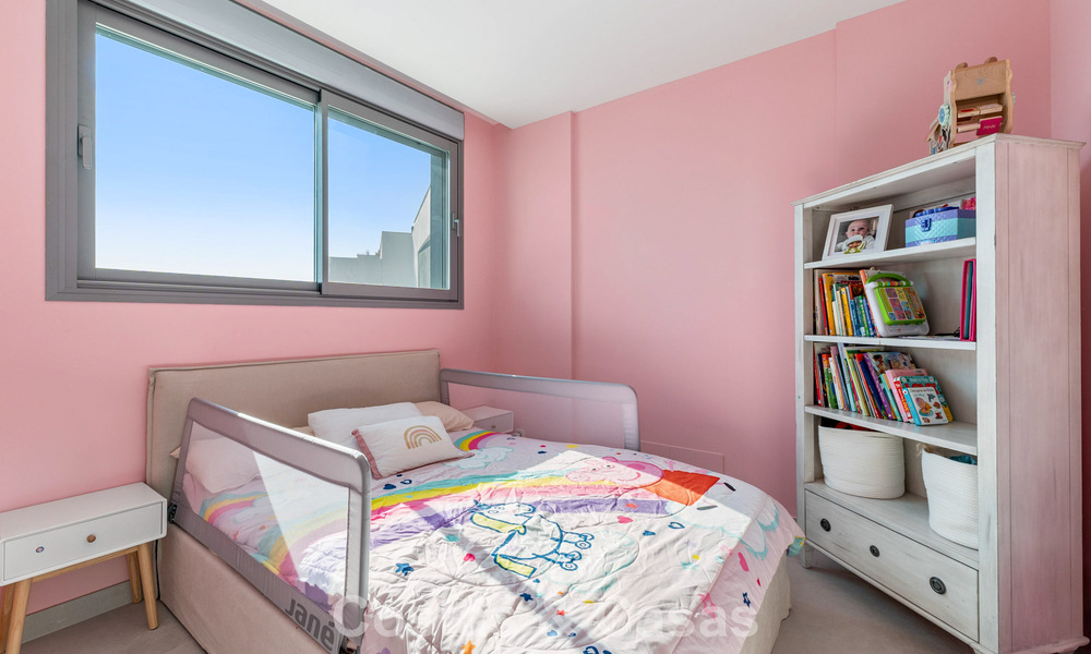 Lujosa villa adosada moderna en venta cerca de todos los servicios en Guadalmina y San Pedro, Marbella 777316