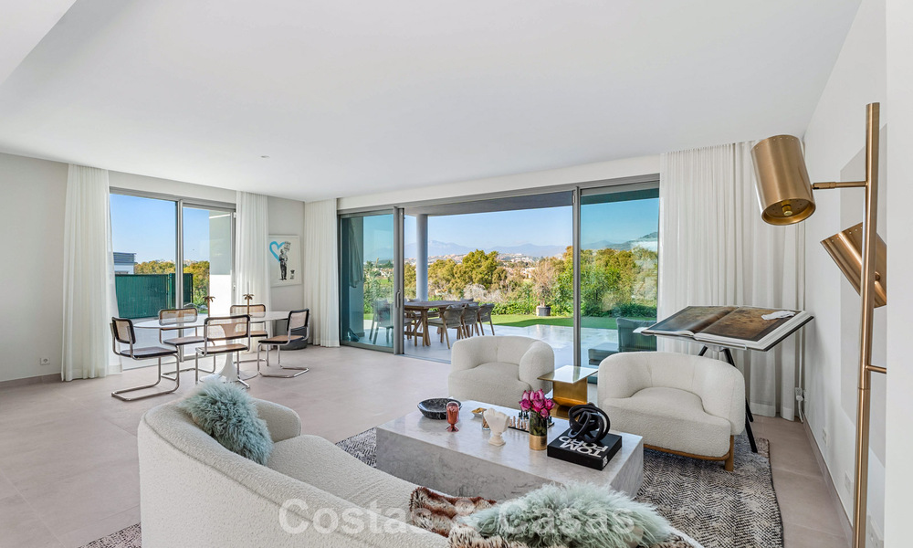 Lujosa villa adosada moderna en venta cerca de todos los servicios en Guadalmina y San Pedro, Marbella 777320