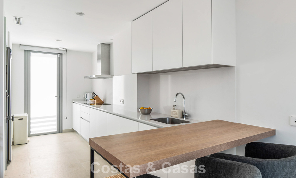 Lujosa villa adosada moderna en venta cerca de todos los servicios en Guadalmina y San Pedro, Marbella 777321