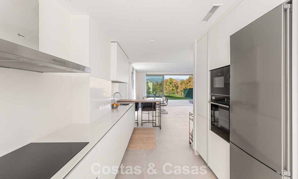 Lujosa villa adosada moderna en venta cerca de todos los servicios en Guadalmina y San Pedro, Marbella 777322